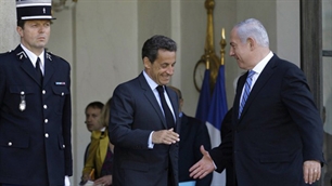 À Paris, Netanyahou réitère la nécessité de relancer les négociations